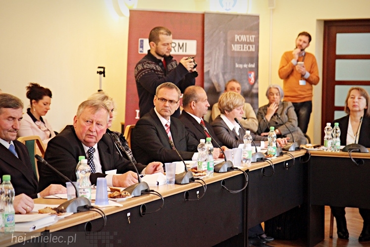 Pierwsza sesja Rady Powiatu V kadencji ? ślubowanie radnych i wybór nowego starosty