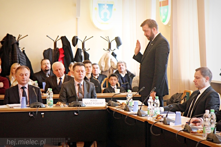 Pierwsza sesja Rady Powiatu V kadencji ? ślubowanie radnych i wybór nowego starosty