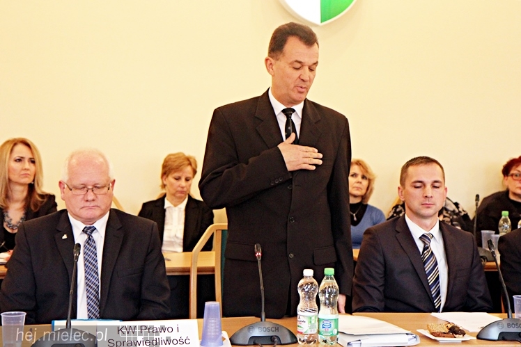 Pierwsza sesja Rady Powiatu V kadencji ? ślubowanie radnych i wybór nowego starosty