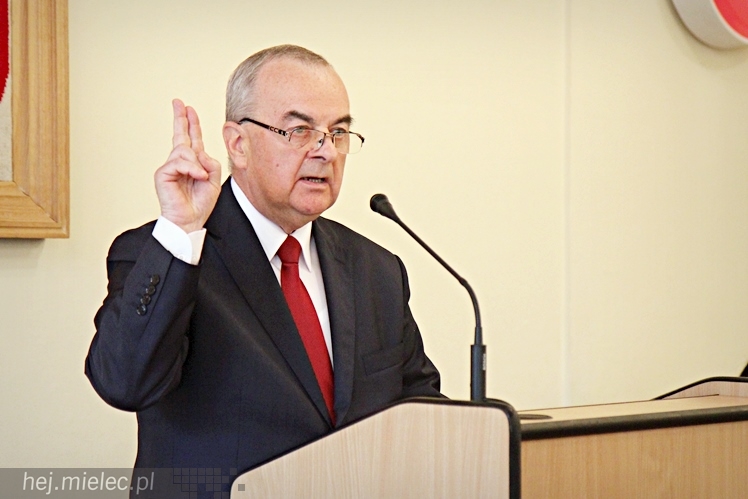 Pierwsza sesja Rady Powiatu V kadencji ? ślubowanie radnych i wybór nowego starosty