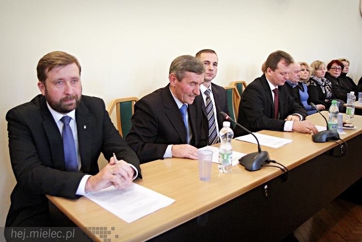 Pierwsza sesja Rady Powiatu V kadencji ? ślubowanie radnych i wybór nowego starosty