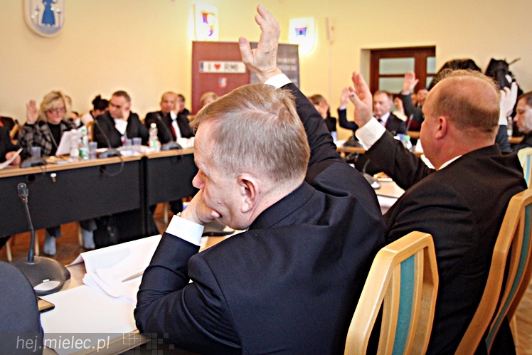 Pierwsza sesja Rady Powiatu V kadencji ? ślubowanie radnych i wybór nowego starosty