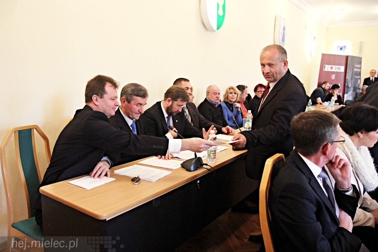 Pierwsza sesja Rady Powiatu V kadencji ? ślubowanie radnych i wybór nowego starosty