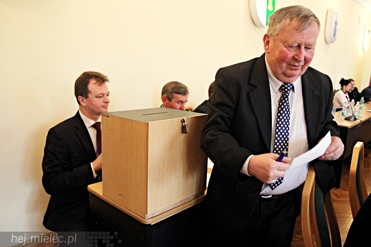 Pierwsza sesja Rady Powiatu V kadencji ? ślubowanie radnych i wybór nowego starosty