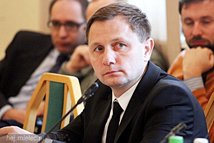 Pierwsza sesja Rady Powiatu V kadencji ? ślubowanie radnych i wybór nowego starosty