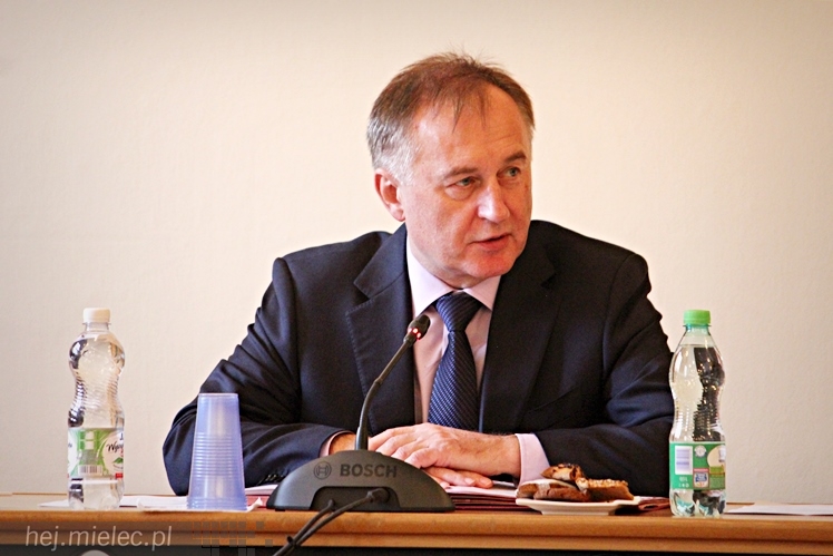 Pierwsza sesja Rady Powiatu V kadencji ? ślubowanie radnych i wybór nowego starosty