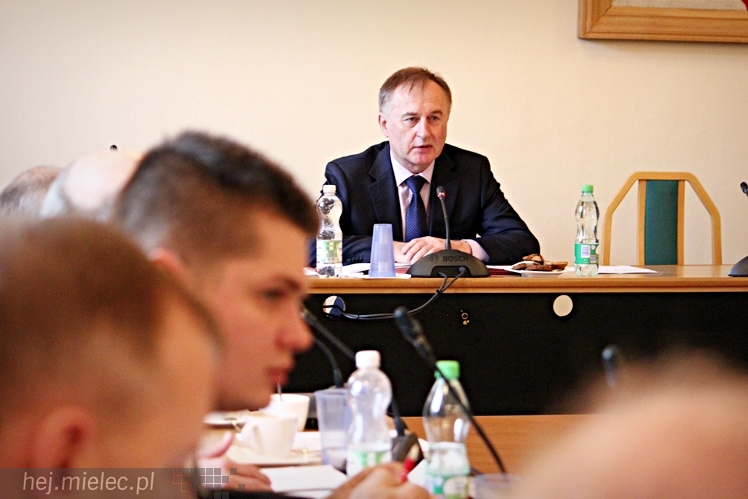 Pierwsza sesja Rady Powiatu V kadencji ? ślubowanie radnych i wybór nowego starosty