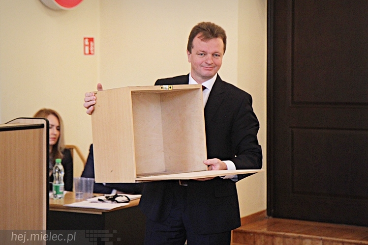 Pierwsza sesja Rady Powiatu V kadencji ? ślubowanie radnych i wybór nowego starosty