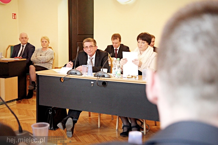 Pierwsza sesja Rady Powiatu V kadencji ? ślubowanie radnych i wybór nowego starosty