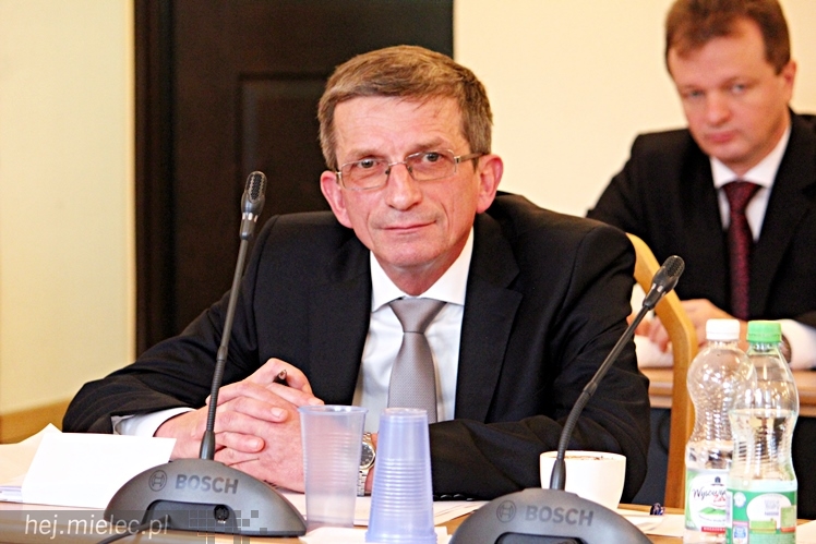 Pierwsza sesja Rady Powiatu V kadencji ? ślubowanie radnych i wybór nowego starosty