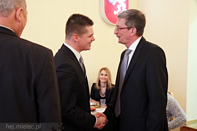 Pierwsza sesja Rady Powiatu V kadencji ? ślubowanie radnych i wybór nowego starosty