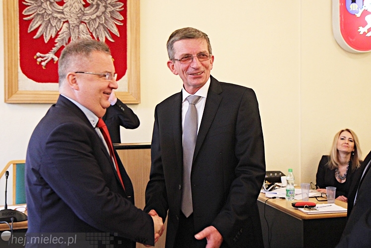 Pierwsza sesja Rady Powiatu V kadencji ? ślubowanie radnych i wybór nowego starosty