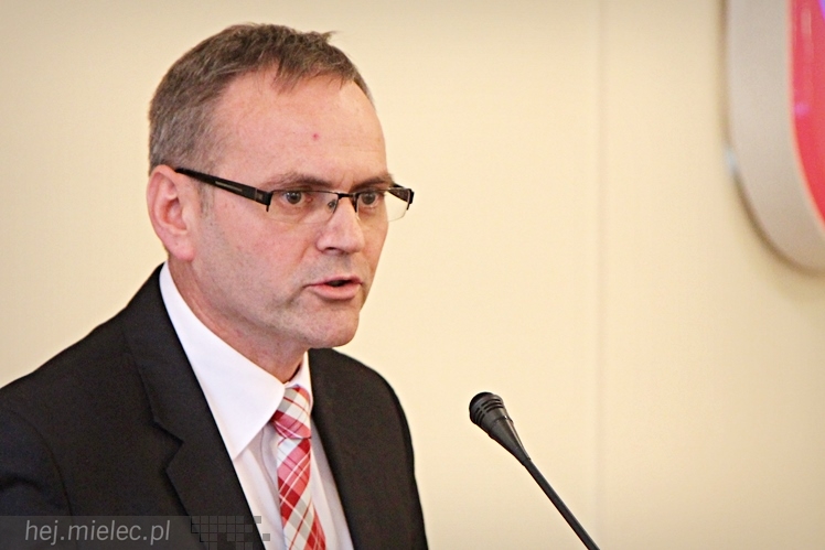 Pierwsza sesja Rady Powiatu V kadencji ? ślubowanie radnych i wybór nowego starosty