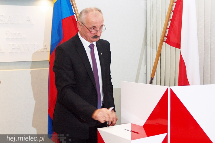 Krótka pierwsza sesja Rady Miejskiej w Mielcu