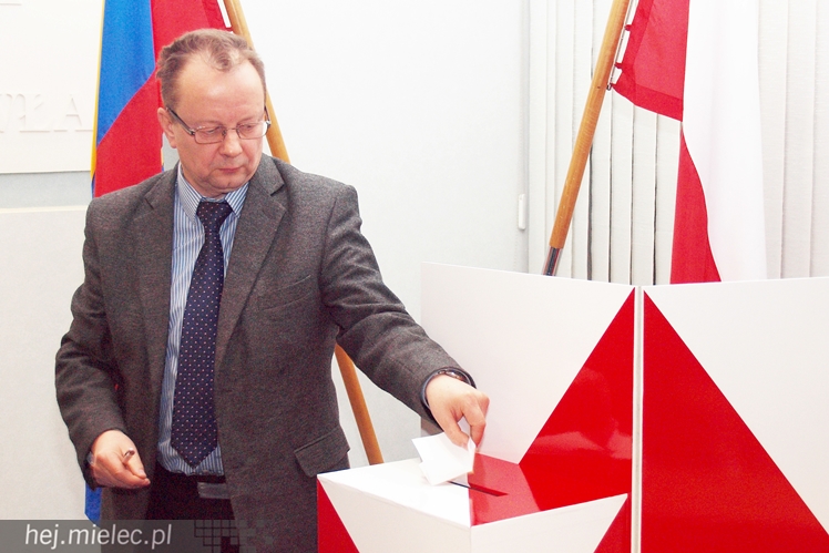 Krótka pierwsza sesja Rady Miejskiej w Mielcu