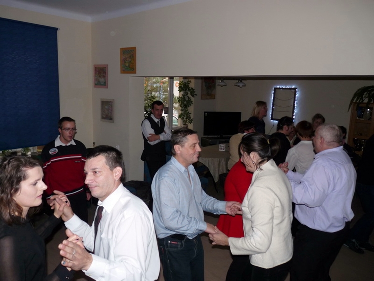 Podopieczni mieleckiego ŚDS i ich goście na wspólnej zabawie andrzejkowej