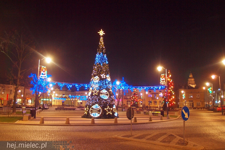 Rynek i Plac Armii Krajowej już w świątecznej dekoracji