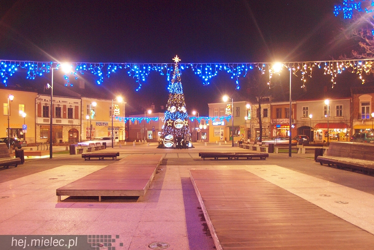 Rynek i Plac Armii Krajowej już w świątecznej dekoracji