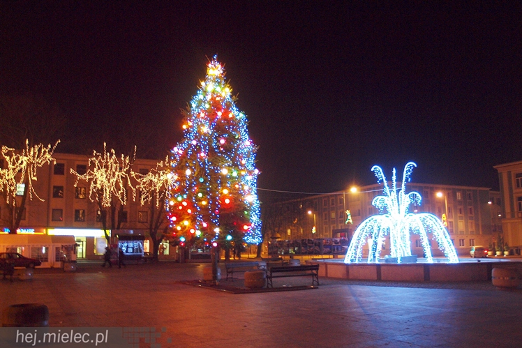 Rynek i Plac Armii Krajowej już w świątecznej dekoracji