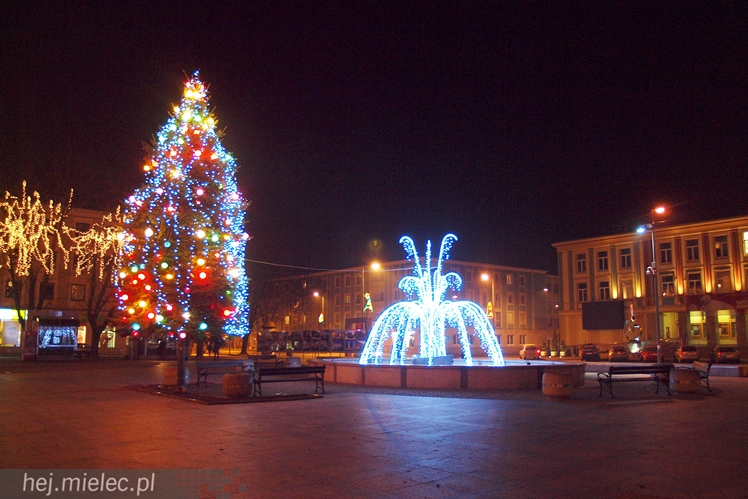 Rynek i Plac Armii Krajowej już w świątecznej dekoracji