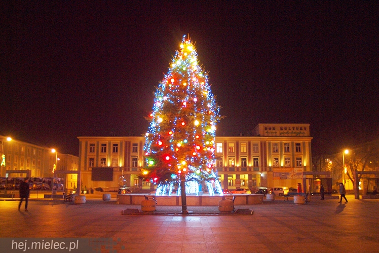 Rynek i Plac Armii Krajowej już w świątecznej dekoracji