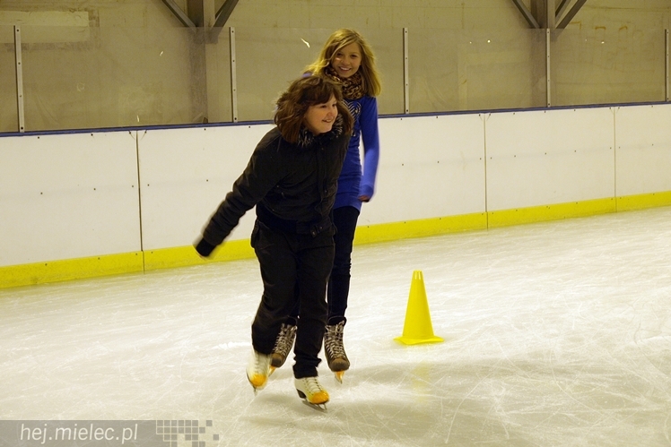 Sezon na lodowisku rozpoczęty. Łyżwiarzom towarzyszył Święty Mikołaj