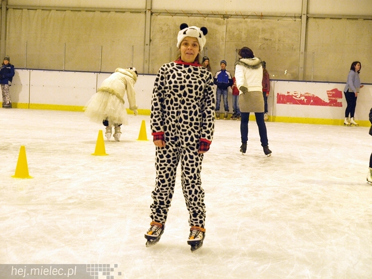 Sezon na lodowisku rozpoczęty. Łyżwiarzom towarzyszył Święty Mikołaj