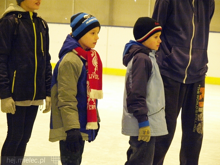 Sezon na lodowisku rozpoczęty. Łyżwiarzom towarzyszył Święty Mikołaj
