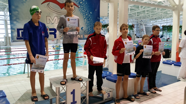 Mikołajkowe pływanie na zakończenie Podkarpackiej Ligi Dzieci