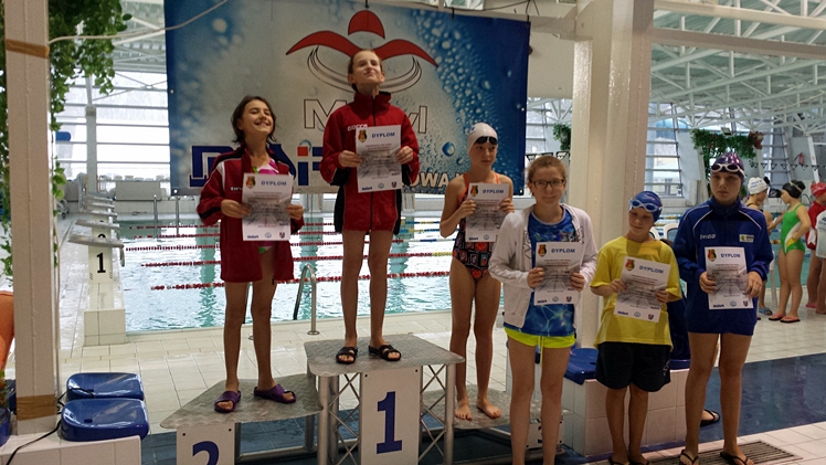 Mikołajkowe pływanie na zakończenie Podkarpackiej Ligi Dzieci