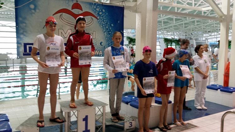 Mikołajkowe pływanie na zakończenie Podkarpackiej Ligi Dzieci