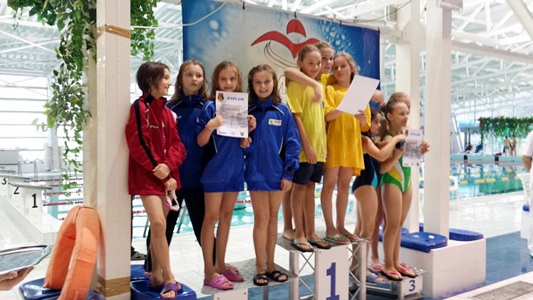 Mikołajkowe pływanie na zakończenie Podkarpackiej Ligi Dzieci