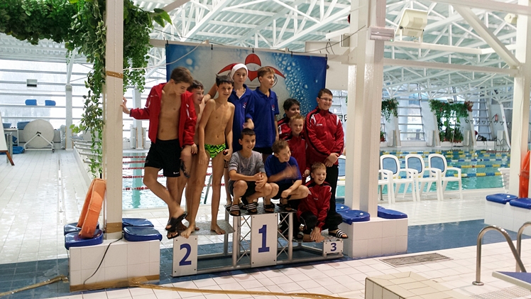 Mikołajkowe pływanie na zakończenie Podkarpackiej Ligi Dzieci