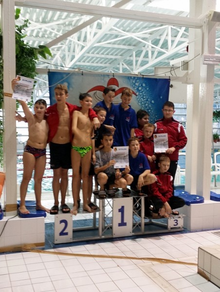 Mikołajkowe pływanie na zakończenie Podkarpackiej Ligi Dzieci
