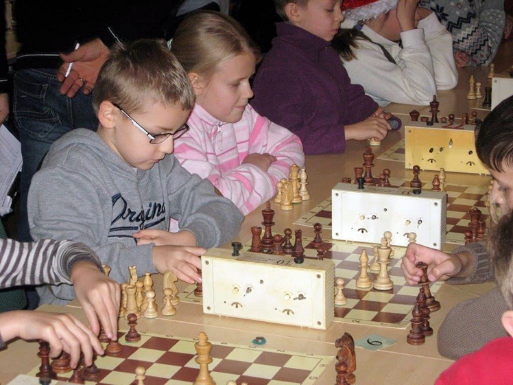 Młodzi szachiści rywalizowali podczas Mikołajkowego Turnieju w Woli Mieleckiej