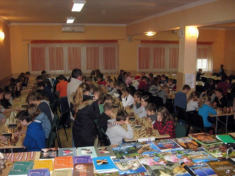 Młodzi szachiści rywalizowali podczas Mikołajkowego Turnieju w Woli Mieleckiej