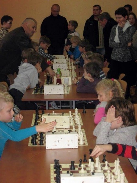 Młodzi szachiści rywalizowali podczas Mikołajkowego Turnieju w Woli Mieleckiej