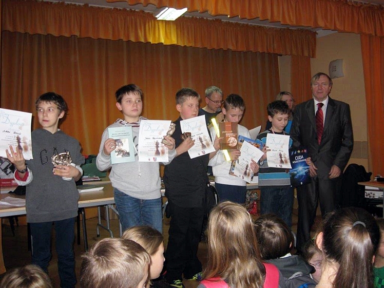 Młodzi szachiści rywalizowali podczas Mikołajkowego Turnieju w Woli Mieleckiej