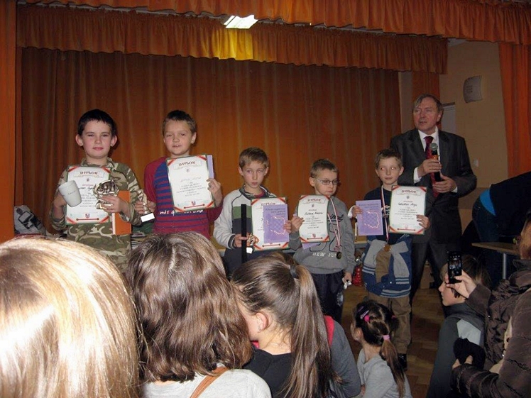 Młodzi szachiści rywalizowali podczas Mikołajkowego Turnieju w Woli Mieleckiej