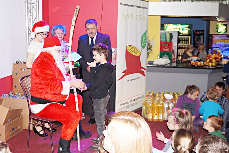 ?Nowe Życie? zaprosiło Świętego Mikołaja. Była świetna zabawa i upragnione prezenty