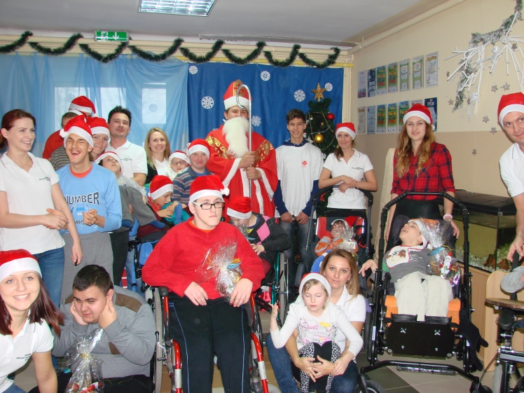 Wizyta Św. Mikołaja w placówkach w Pniu