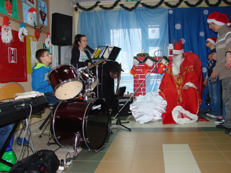 Wizyta Św. Mikołaja w placówkach w Pniu