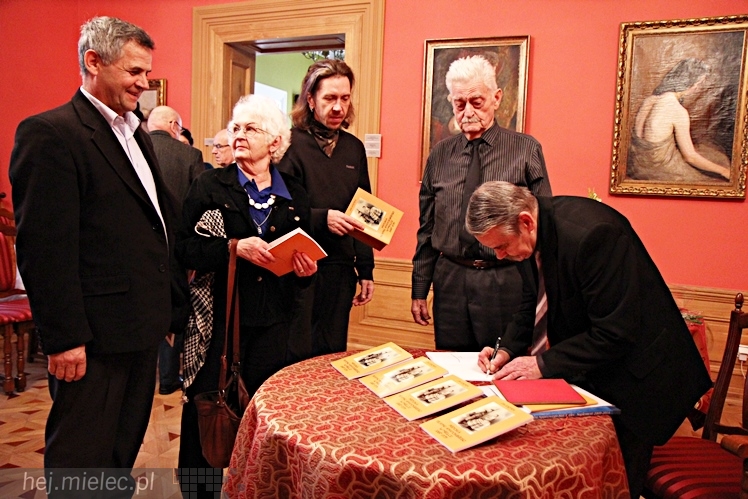 Promocja książki Jana Stępnia ?Historia teatru amatorskiego w Mielcu 1887-1939?