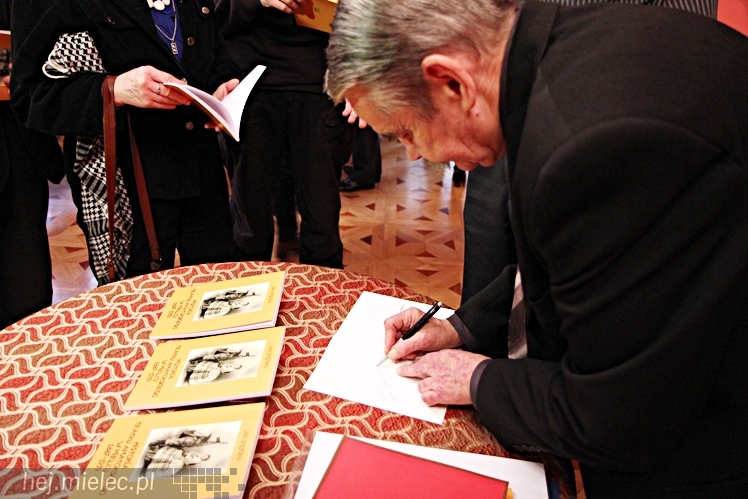 Promocja książki Jana Stępnia ?Historia teatru amatorskiego w Mielcu 1887-1939?