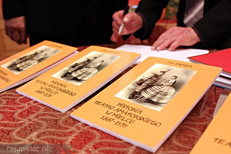 Promocja książki Jana Stępnia ?Historia teatru amatorskiego w Mielcu 1887-1939?