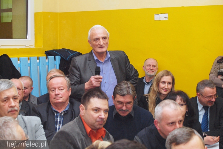 Magistrat zjechał do Rzochowa. Długa lista życzeń mieszkańców