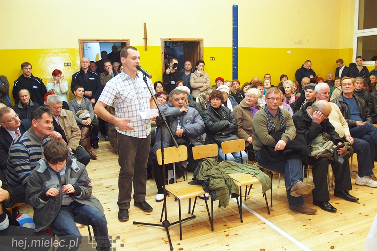 Magistrat zjechał do Rzochowa. Długa lista życzeń mieszkańców