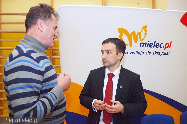 Magistrat zjechał do Rzochowa. Długa lista życzeń mieszkańców