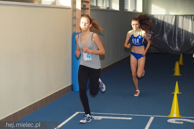 Hala lekkoatletyczna w Mielcu co sobotę przyciąga zawodników z regionu