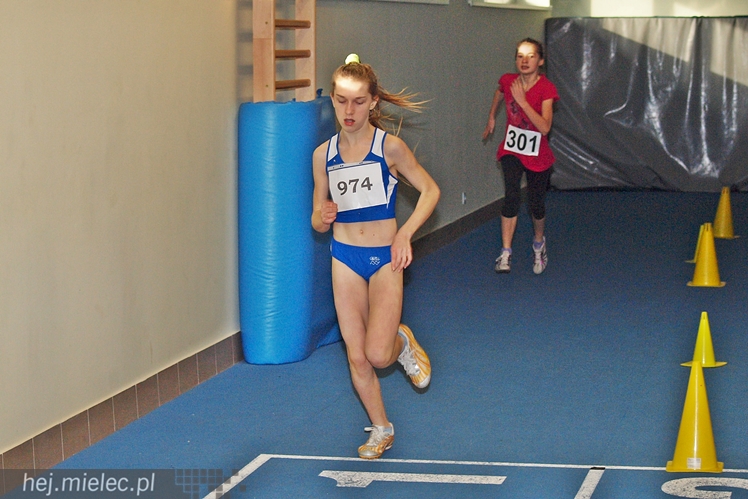 Hala lekkoatletyczna w Mielcu co sobotę przyciąga zawodników z regionu